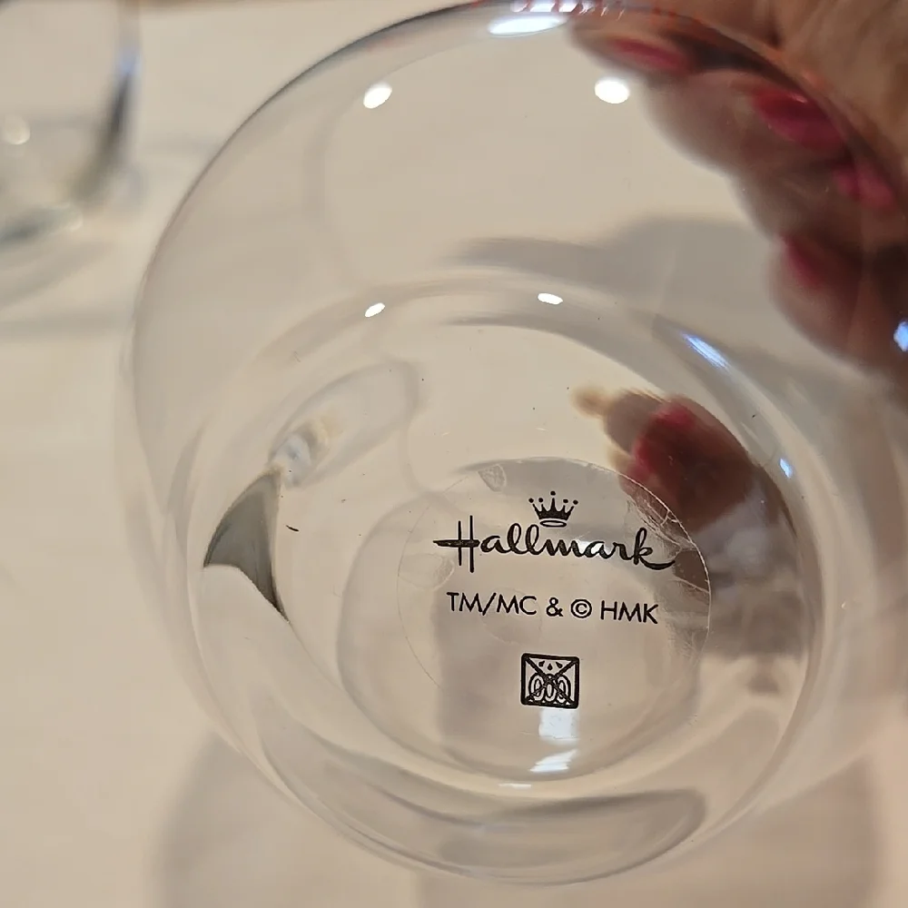 Festive VIP Hallmark Holiday Wine Glasses - Picture 5 of 6